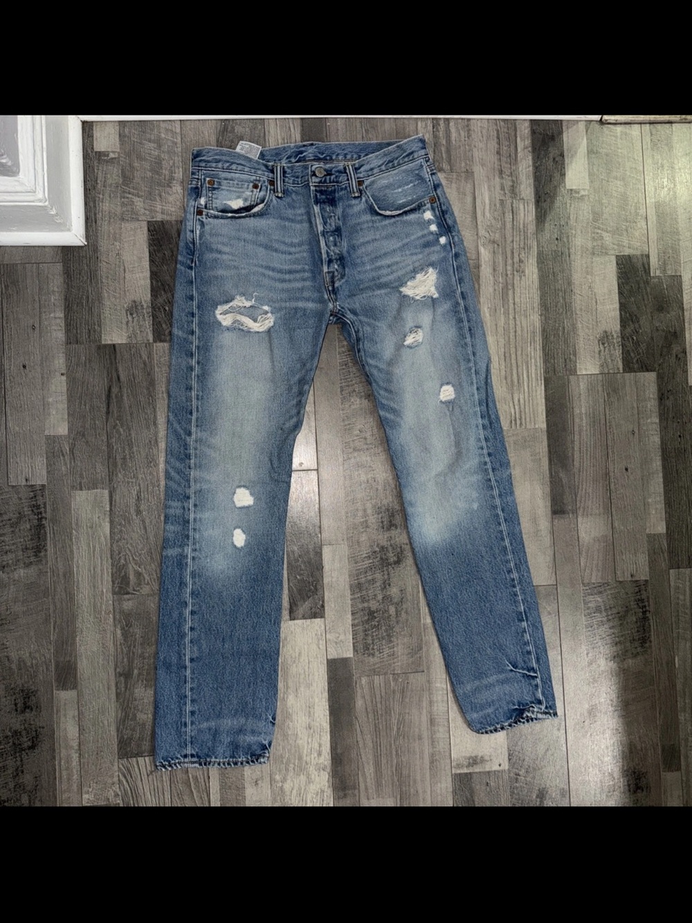 LEVIS 501 Shrink to fit Jeans Mens Tag 32X32 Blue Light Wash Thrashed Distressed
